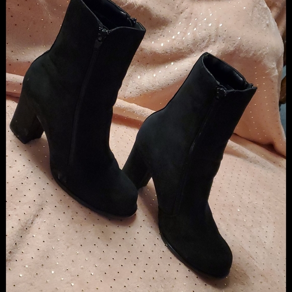 Boots - Picture 2 of 4